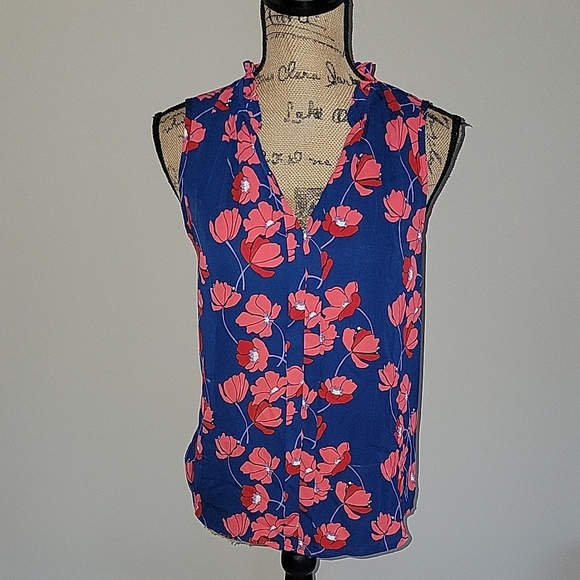 Multicolored sleeveless blouse with v-neck and ruffled details - Picture 1 of 4